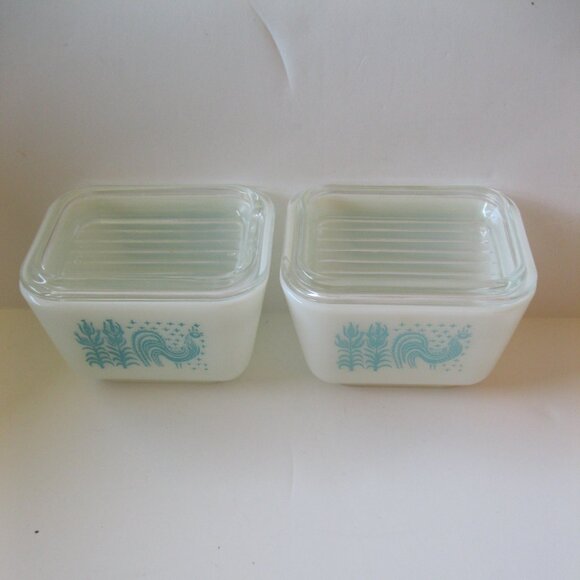 Set of 2 Pyrex 501 B Refrigerator Dishes with Lids - Turquoise Butterprint - Picture 1 of 7